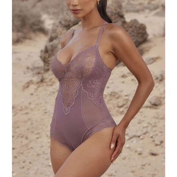 Pinsy Women's Sz Small Lilac Smoothing Lace Shapesuit Shapewear Bodysuit - Picture 3 of 4